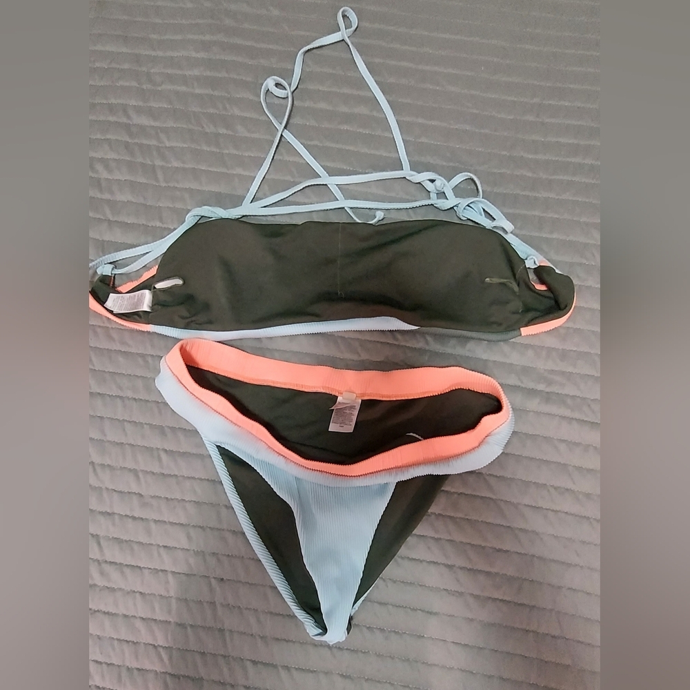 Colorblock Bikini Set - Picture 2 of 3